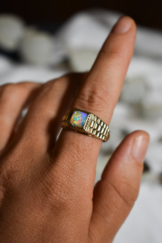 14K solid gold crystal Opal ring - size 9