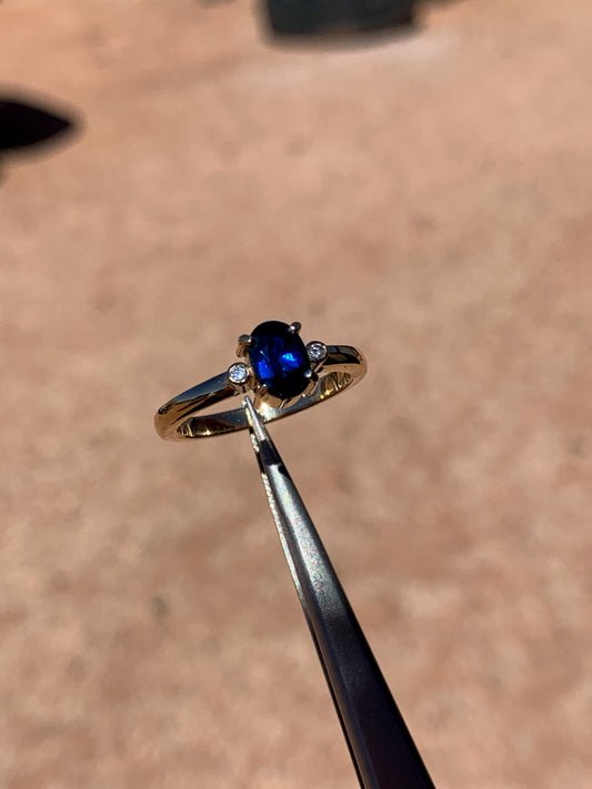 9k yellow gold Royal Blue Sapphire & Diamonds - size 8